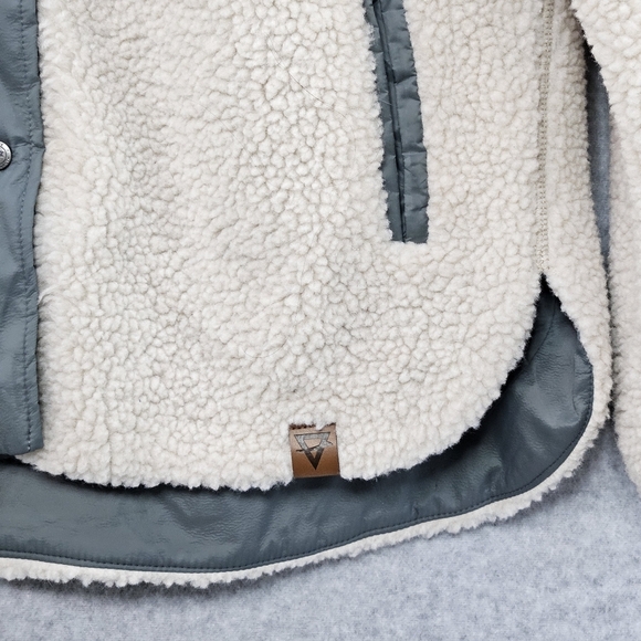 LIV Cora Sherpa Shacket Sage and Cream Women's Size Small - Picture 2 of 8